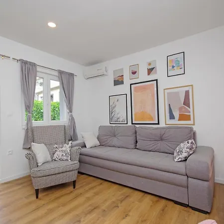 Apartment Luny