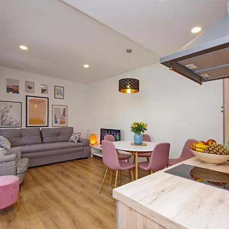 Luny Apartment *