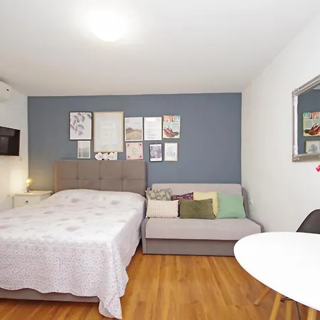 Apartment Luny *