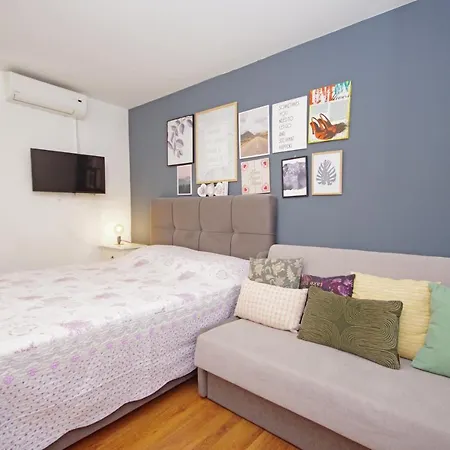 Apartment Luny *