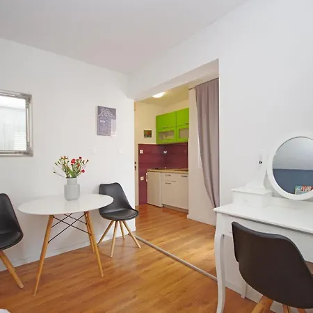Apartment Luny *