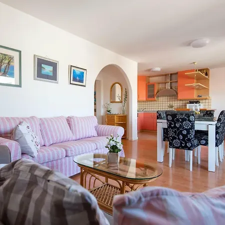 Luny Apartman *
