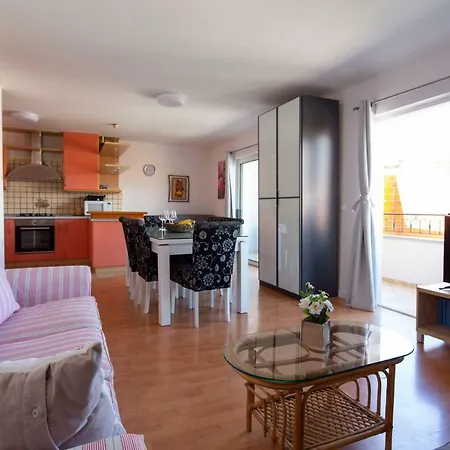 Luny Apartman *