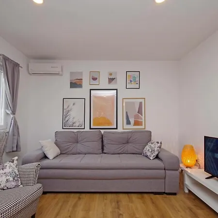 アパート Luny マカルスカ