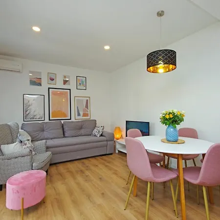 Luny アパート マカルスカ