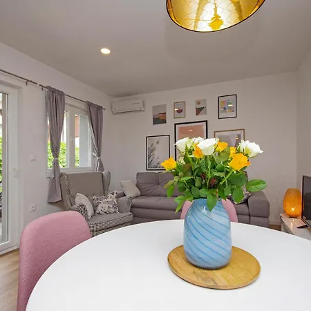 Luny アパート マカルスカ