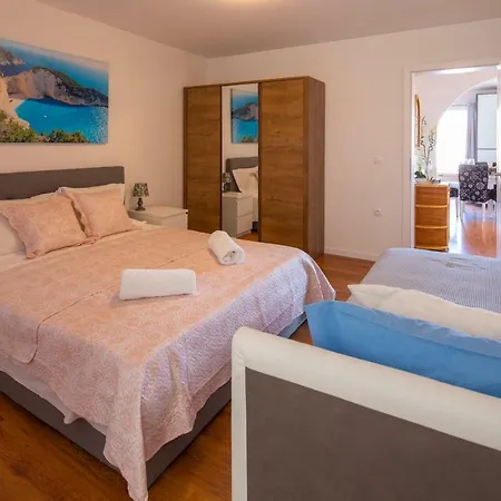 Luny * マカルスカ