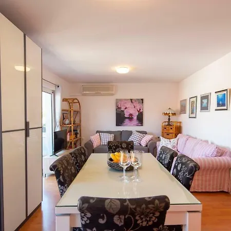 Luny Apartamento Makarska